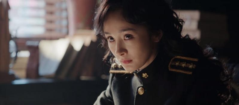 同样演“红唇妩媚”疯批反派，42岁王鸥和37岁杨幂对比，我才明白什么叫“演技炸裂”（王鸥和杨幂同框照片高清）-第5张图片-九妖电影