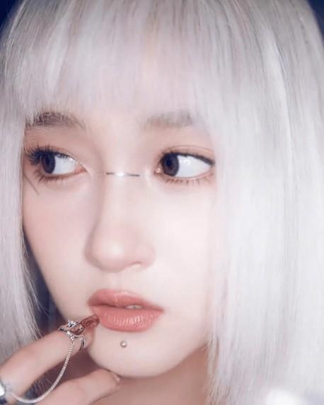 关晓彤《王牌对王牌》现身，未来感十足的AI妆，机械姬造型美的太超前了（关晓彤在王牌对王牌哪一期）-第4张图片-九妖电影