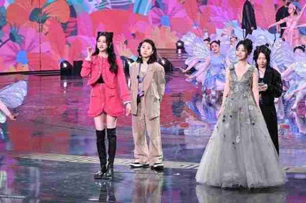 关晓彤和谭松韵同框春晚的彩排(谭松韵合作陈晓官宣了吗)-第2张图片-九妖电影 关晓彤和谭松韵同框春晚的彩排(谭松韵合作陈晓官宣了吗)-第2张图片-九妖电影