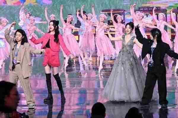 关晓彤和谭松韵同框春晚的彩排(谭松韵合作陈晓官宣了吗)-第3张图片-九妖电影 关晓彤和谭松韵同框春晚的彩排(谭松韵合作陈晓官宣了吗)-第3张图片-九妖电影