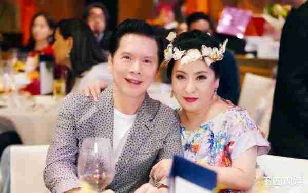 向华强每天和孙女视频，向太把所有珠宝留给孙女，重男轻女不存在的（向华强个人信息）-第1张图片-九妖电影