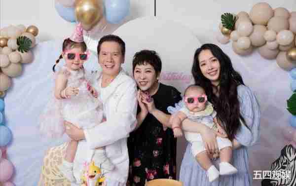 向华强每天和孙女视频，向太把所有珠宝留给孙女，重男轻女不存在的（向华强个人信息）-第5张图片-九妖电影