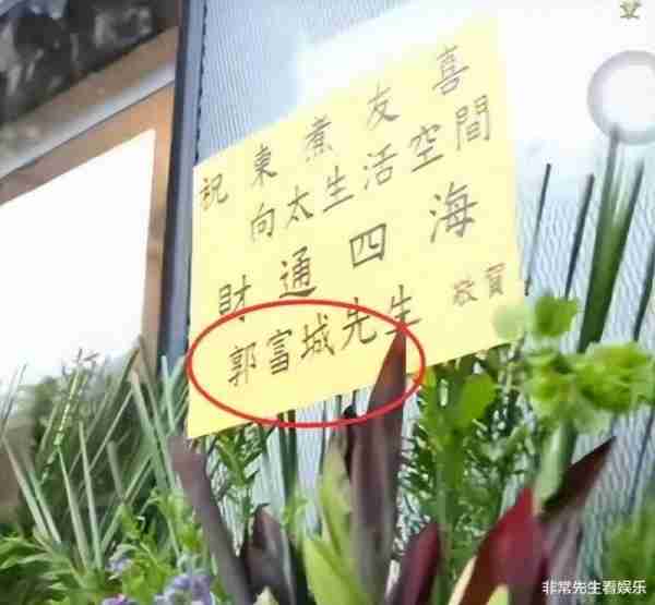 向太新店开业，站C位的李连杰老了，香港店预约难，人均消费2000左右（李连杰和向太是什么关系）-第5张图片-九妖电影