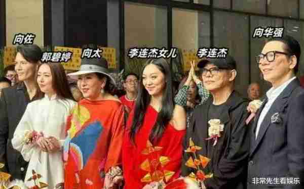 向太新店开业，站C位的李连杰老了，香港店预约难，人均消费2000左右（李连杰和向太是什么关系）-第9张图片-九妖电影
