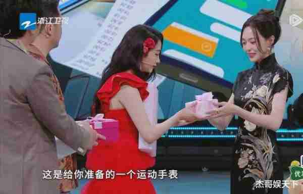 关晓彤生日被整蛊，不只打了《王牌》节目组的脸，更打了观众的脸（关晓彤近期造型评价）-第19张图片-九妖电影