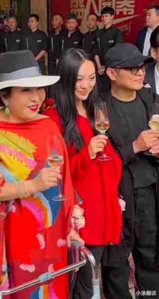 向太新店开业，站C位的李连杰老了，香港店预约难，人均近1800元（向太与李连杰关系好吗知乎文章）-第5张图片-九妖电影