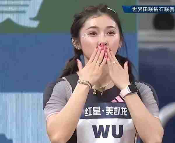 吴艳妮小组第10刷新纪录，露臀、浓妆引争议，赛后回应带妆是尊重（吴艳娇是谁）-第7张图片-九妖电影