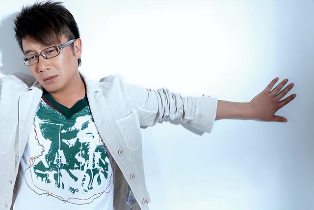 凭一首歌赚2亿,上4次春晚后忽然“消失”,如今的他怎样了?(春晚没了谁)-第5张图片-九妖电影 凭一首歌赚2亿,上4次春晚后忽然“消失”,如今的他怎样了?(春晚没了谁)-第5张图片-九妖电影