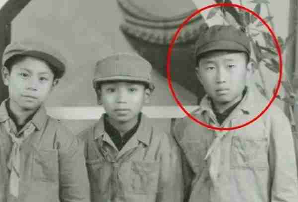 凭一首歌赚2亿,上4次春晚后忽然“消失”,如今的他怎样了?(春晚没了谁)-第4张图片-九妖电影 凭一首歌赚2亿,上4次春晚后忽然“消失”,如今的他怎样了?(春晚没了谁)-第4张图片-九妖电影