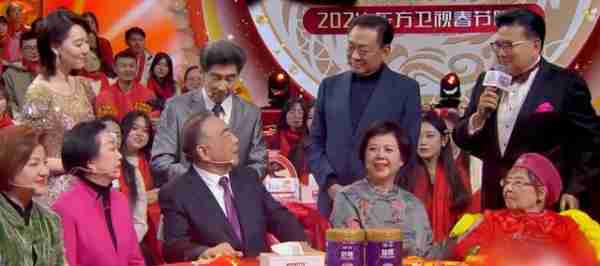 出圈了!东方卫视这一夜,用春晚惊艳了整个中国:我想站起来鼓掌(东方卫视晚会节目单2023)-第18张图片-九妖电影 出圈了!东方卫视这一夜,用春晚惊艳了整个中国:我想站起来鼓掌(东方卫视晚会节目单2023)-第18张图片-九妖电影