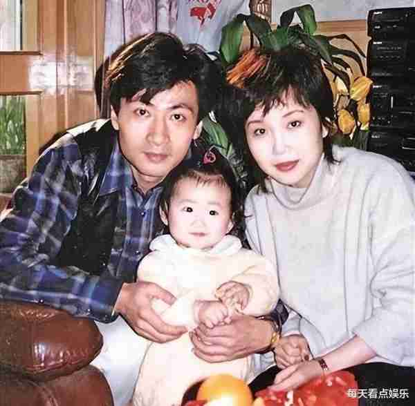 出道31年不温不火，老婆却靠一首歌吃了30年，如今成春晚常客_3（春晚30年三十首经典老歌曲大全播放下载）-第16张图片-九妖电影