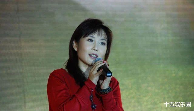 出道36年不温不火，老婆却靠一首歌吃了35年，如今成春晚常客（出道36年不温不火的女明星）-第17张图片-九妖电影