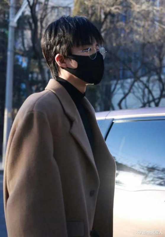 刘宇宁现身龙年春晚彩排，娱乐圈的人情世故，被体现得淋漓尽致（刘宇宁春晚视频）-第12张图片-九妖电影