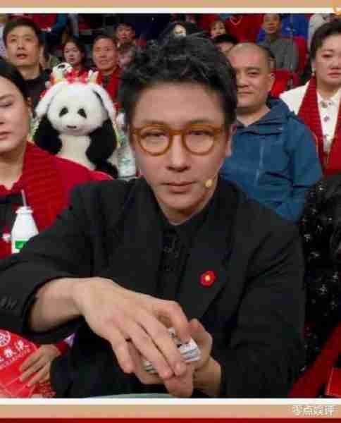 刘谦五年后重返春晚舞台，表演后含泪告别，未来参加成疑-第1张图片-九妖电影