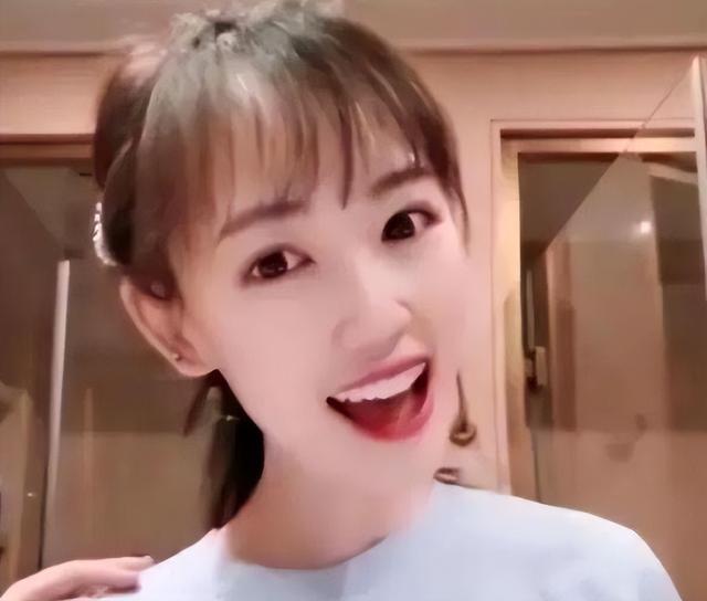 回顾:36岁马蓉近况,一头金发似精神小妹,和王宝强轮番带娃(马蓉最近情况)-第5张图片-九妖电影 回顾:36岁马蓉近况,一头金发似精神小妹,和王宝强轮番带娃(马蓉最近情况)-第5张图片-九妖电影