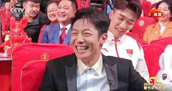 北大还行撒贝宁，7次春晚，“贷款上班”，47岁活成一个“少年”（北大也还行的撒贝宁段子）-第6张图片-九妖电影