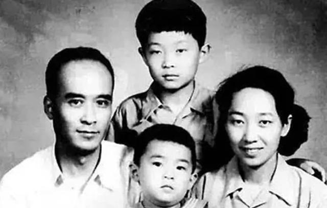 在北京,这群人操控娱乐圈格局40年,潜规则至今没打破(北京娱乐圈幕后大佬名单)-第4张图片-九妖电影 在北京,这群人操控娱乐圈格局40年,潜规则至今没打破(北京娱乐圈幕后大佬名单)-第4张图片-九妖电影