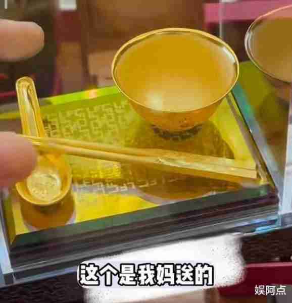 壕气！赵本山女儿疑坐“本山号”飞韩国选品，球球老公打扮似大佬（赵本山的女儿视频）-第13张图片-九妖电影