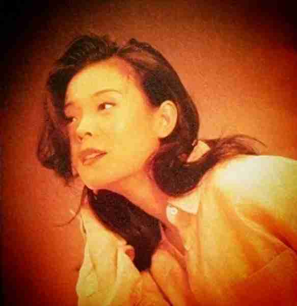 原来她已离世25年！23岁登春晚一夜成名，28岁坠楼身亡（原来是他小说在线阅读）-第4张图片-九妖电影