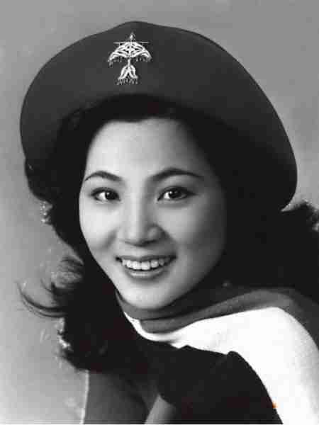 原来早就不是中国籍了？靠登上春晚走红，却崇洋媚外榨干了自己（他原来是中国人英文怎么说）-第9张图片-九妖电影