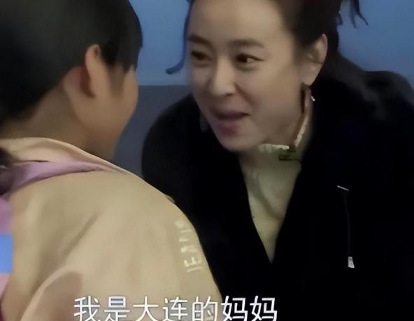 变形计最幸运女孩，富豪收养，备受哥哥疼爱，考上本科！-第5张图片-九妖电影
