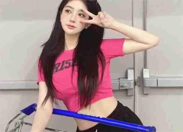 大S破防反击！拿书变武器，婚变内幕曝光，网友：这瓜真够辣-第5张图片-九妖电影