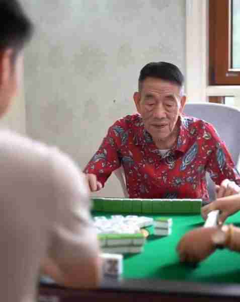 大口吃肉大碗喝酒、爱抽华子，92岁杨少华，在享福路上一去不返-第4张图片-九妖电影