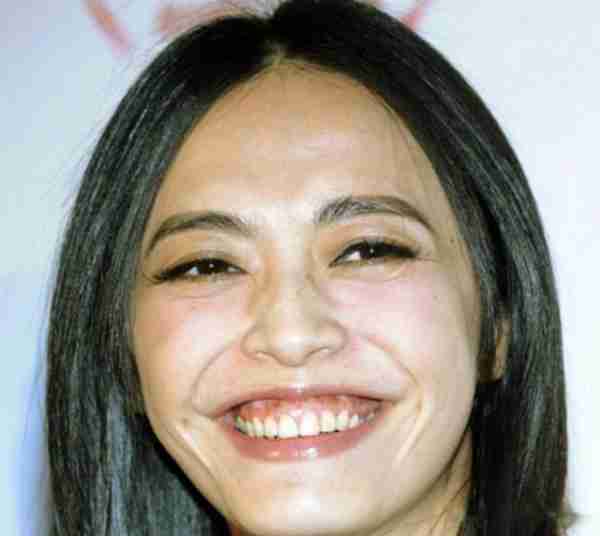 大嘴、驴脸、平胸，明明长得难看却火的一塌糊涂，她们到底凭啥？-第6张图片-九妖电影