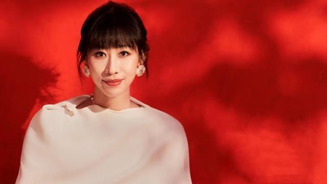 大嘴、驴脸、平胸，明明长得难看却火的一塌糊涂，她们到底凭啥？-第18张图片-九妖电影