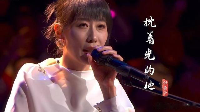 大嘴、驴脸、平胸，明明长得难看却火的一塌糊涂，她们到底凭啥？-第16张图片-九妖电影