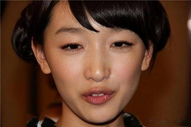 大嘴、驴脸、平胸，明明长得难看却火的一塌糊涂，她们到底凭啥？-第29张图片-九妖电影