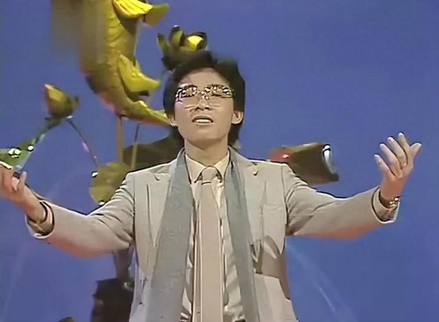 只因春晚唱了一首歌，被封杀14年，如今身价过亿，却无偿捐给祖国-第3张图片-九妖电影