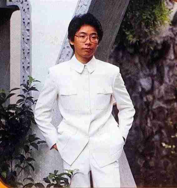 只因春晚唱了一首歌，被封杀14年，如今身价过亿，却无偿捐给祖国-第15张图片-九妖电影