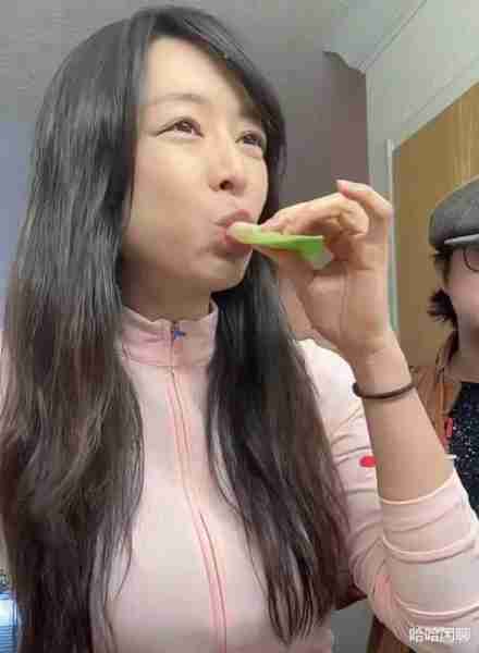大开眼界！44岁张静初分享美国生活日常：吃素不够还断食！孙俪养生都没她狠！-第34张图片-九妖电影