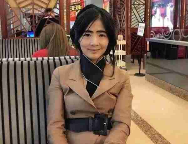 吴愤奋：那个在《非诚勿扰》被34岁小伙牵走的51岁阿姨，如今怎样_2-第6张图片-九妖电影