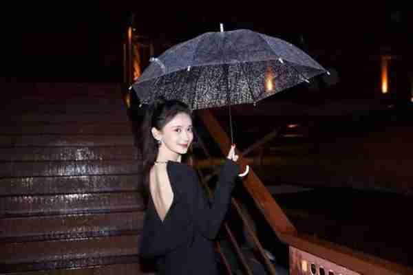 太讽刺，高亚麟出轨的女演员是公益大使，评论区骂声一片！-第14张图片-九妖电影