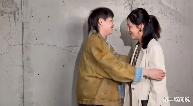太豪横！张凯毅被求婚，男方送四斤黄金打造的皇冠，4.02克拉钻戒-第12张图片-九妖电影