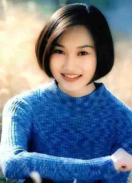 央视主持人李梓萌竟戴假发工作20年，摘下假发后网友都惊呆了！-第6张图片-九妖电影