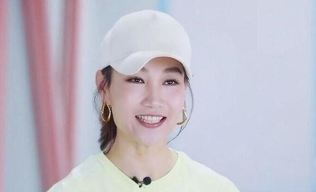 央视主持人李梓萌竟戴假发工作20年，摘下假发后网友都惊呆了！-第5张图片-九妖电影