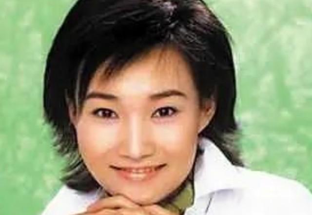 央视主持人李梓萌竟戴假发工作20年，摘下假发后网友都惊呆了！-第10张图片-九妖电影