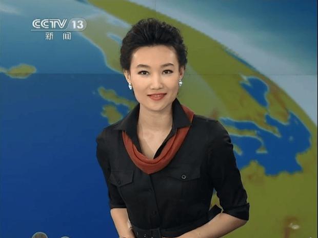 央视主持人李梓萌竟戴假发工作20年，摘下假发后网友都惊呆了！-第15张图片-九妖电影