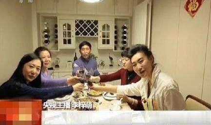央视主持人李梓萌竟戴假发工作20年，摘下假发后网友都惊呆了！-第26张图片-九妖电影