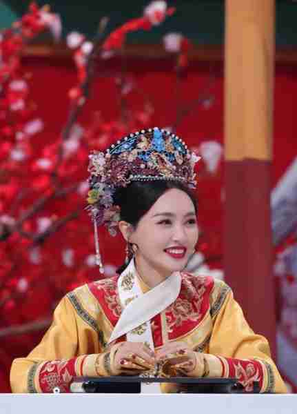 唐嫣参与综艺节目，古装造型出镜，又美又飒-第4张图片-九妖电影