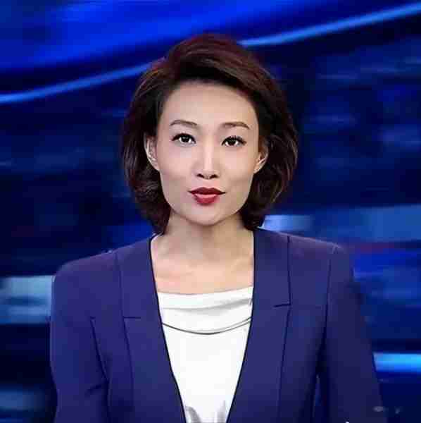 央视主持人李梓萌竟戴假发工作20年，摘下假发后网友都惊呆了！_1-第4张图片-九妖电影