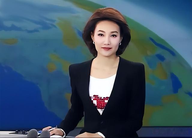 央视主持人李梓萌竟戴假发工作20年，摘下假发后网友都惊呆了！_1-第5张图片-九妖电影