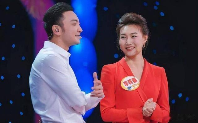 央视主持人李梓萌竟戴假发工作20年，摘下假发后网友都惊呆了！_1-第14张图片-九妖电影