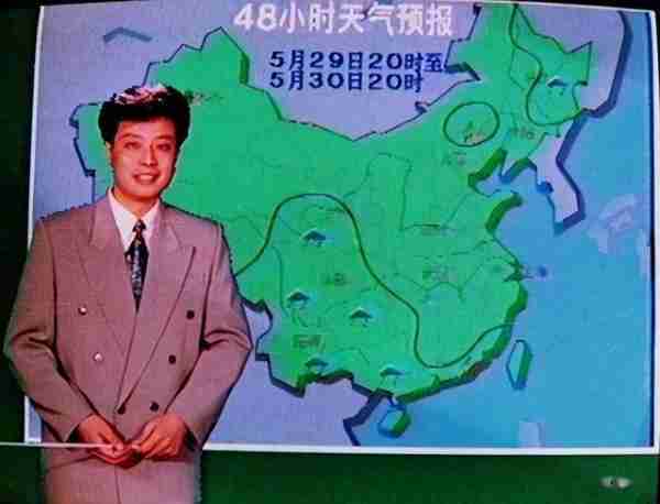 央视主持人李梓萌竟戴假发工作20年，摘下假发后网友都惊呆了！_1-第21张图片-九妖电影
