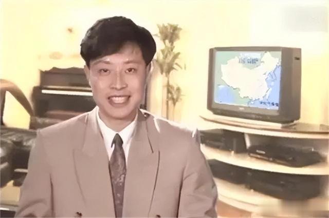 央视主持人李梓萌竟戴假发工作20年，摘下假发后网友都惊呆了！_1-第22张图片-九妖电影