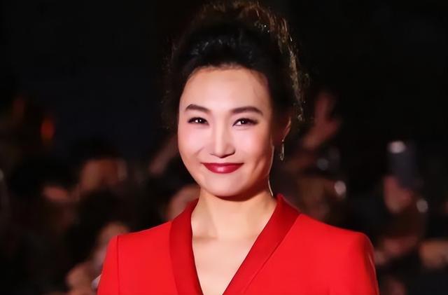 央视主持人李梓萌竟戴假发工作20年,摘下假发后网友都惊呆了!_2-第7张图片-九妖电影 央视主持人李梓萌竟戴假发工作20年,摘下假发后网友都惊呆了!_2-第7张图片-九妖电影