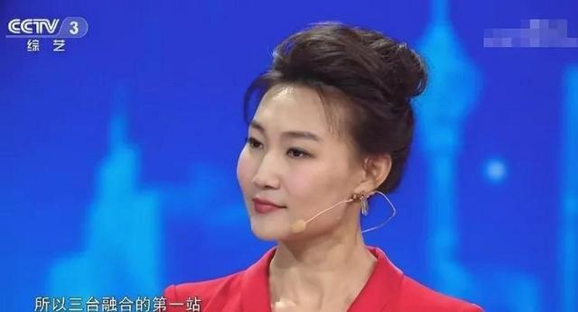 央视主持人李梓萌竟戴假发工作20年,摘下假发后网友都惊呆了!_2-第9张图片-九妖电影 央视主持人李梓萌竟戴假发工作20年,摘下假发后网友都惊呆了!_2-第9张图片-九妖电影